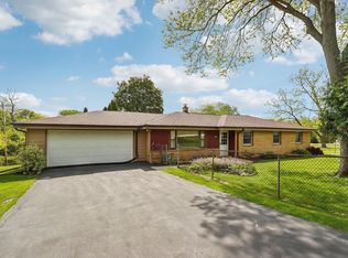 1424 S Arcadian Dr, New Berlin, WI 53151
