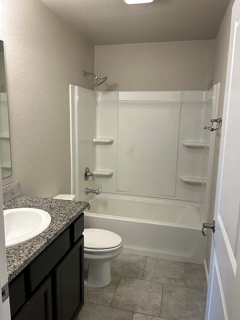 3 bed, 2.0 bath, 1453 sqft, $2,400 — Photo 3