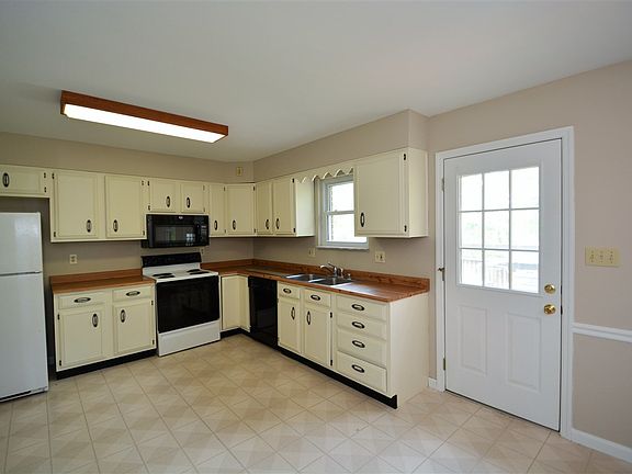 3rd image of 435 Shannon Dr