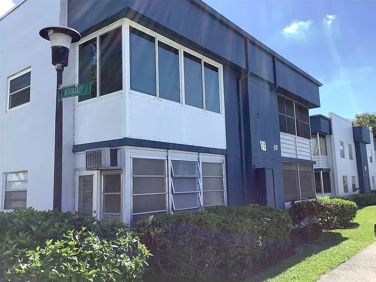 70 Normandy Ln #B — Photo 33