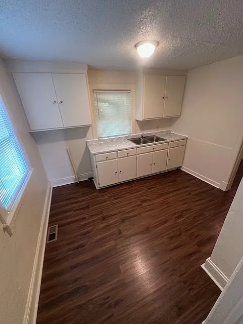 121 Hamlin Avenue - 1 — Photo 3