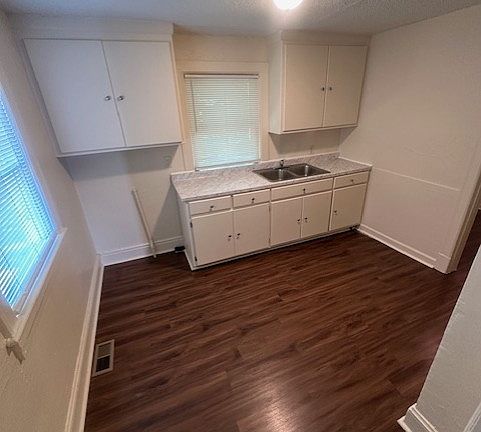 3rd image of 121 Hamlin Ave