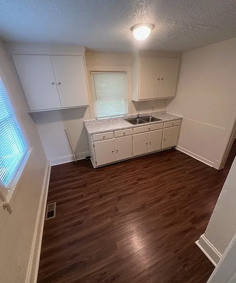 121 Hamlin Ave — Photo 3