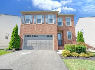 42412 Leeds Field Dr, Chantilly, VA 20152