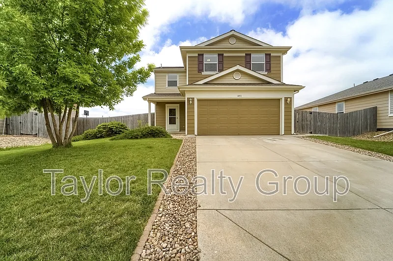 3 bed, 3.0 bath, 1684 sqft, $2,500 — Photo 1