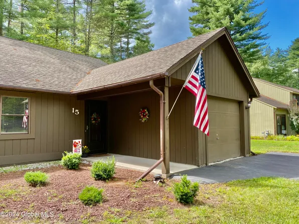 15 Elizabeth Lane, Queensbury, NY 12804