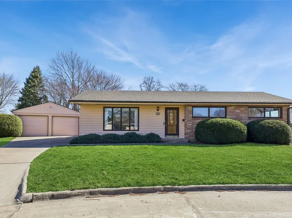 401 7th Street Pl SW, Altoona, IA 50009