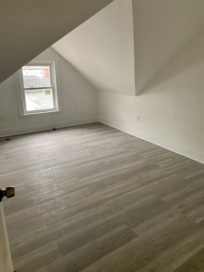 86 Portland Street — Photo 1