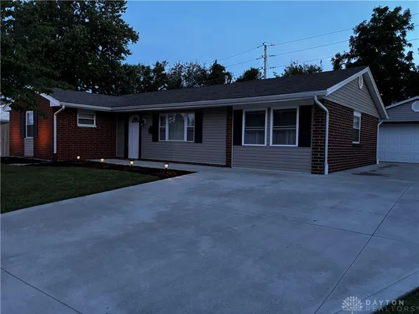 1737 Arapaho Dr, Xenia, OH 45385