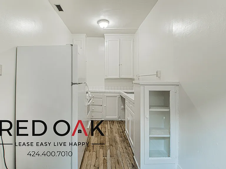 836 Sanborn Ave #105 — Photo 2