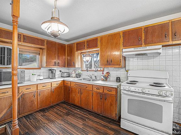 4th image of 945 Caledonia Street
