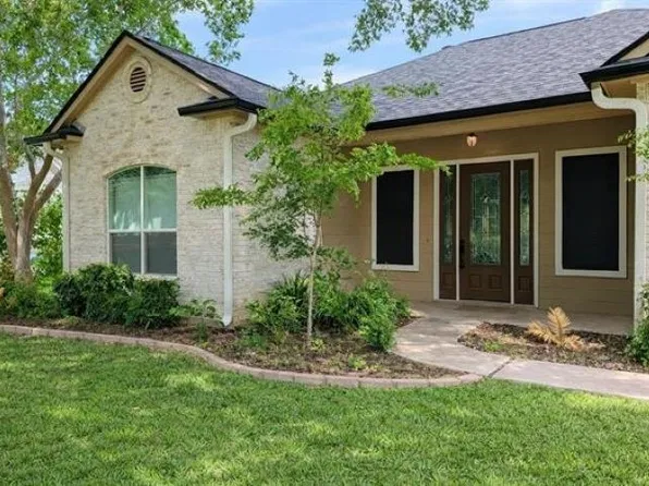 87 Firestone Place, Meadowlakes, TX 78654
