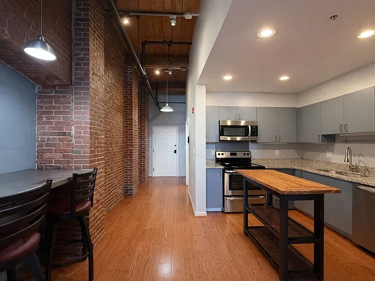 172 Middle St #108 — Photo 2