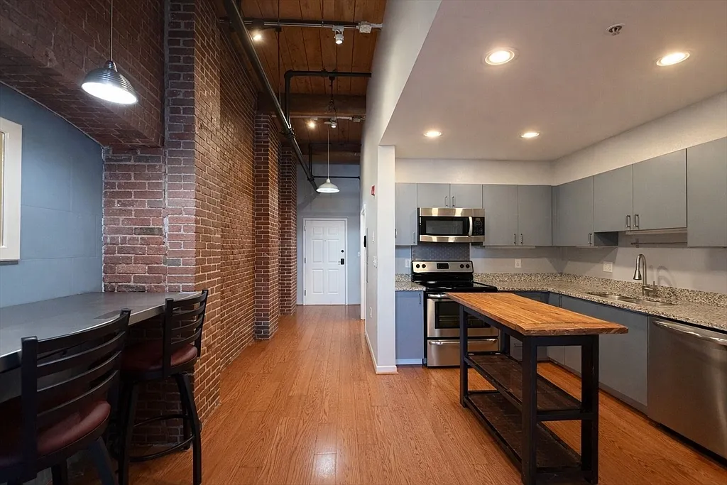 Building Photo - 172 Middle St #108