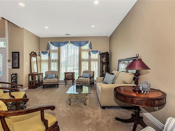 5th image of 2428 Kathryn Dr