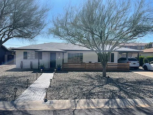 911 E San Juan Ave — Photo 4
