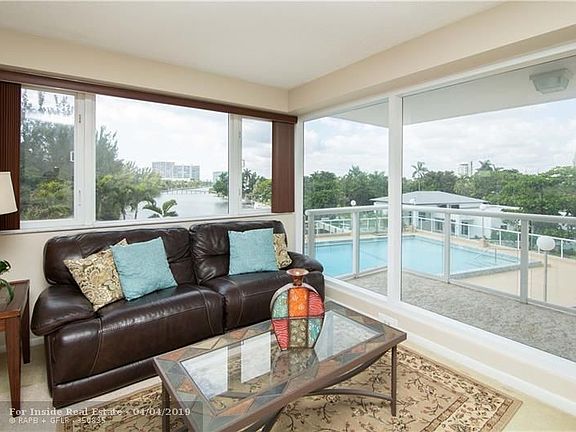 3rd image of 3000 Holiday Dr APT 404