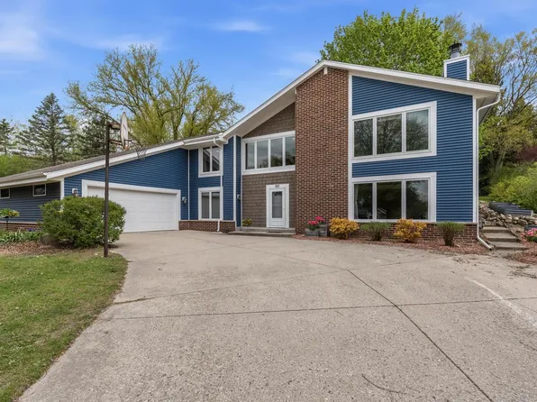 820 Crestwood DRIVE, Waukesha, WI 53188