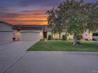 15905 New Bedford Dr #334, Clinton Township, MI 48038