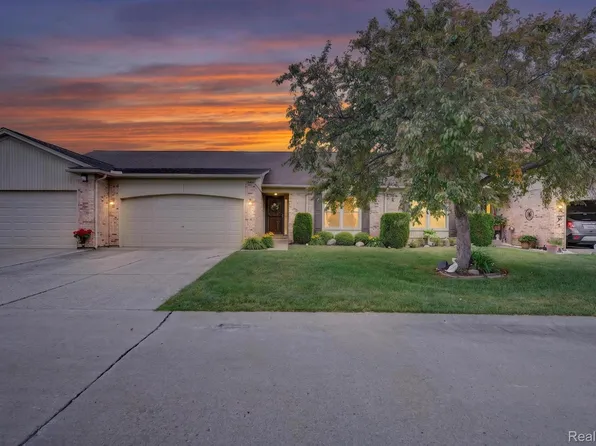 15905 New Bedford Dr #334, Clinton Township, MI 48038