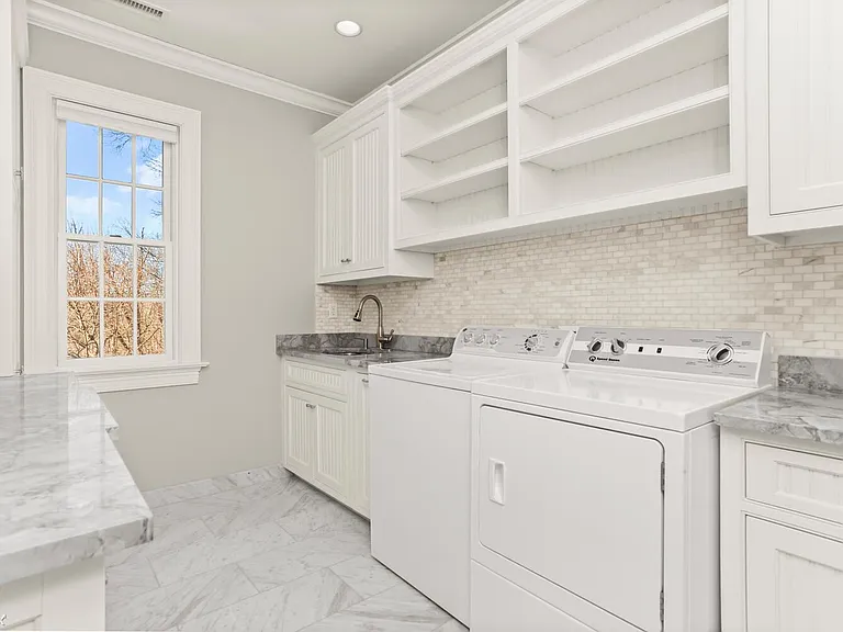 386 Westover - Laundry