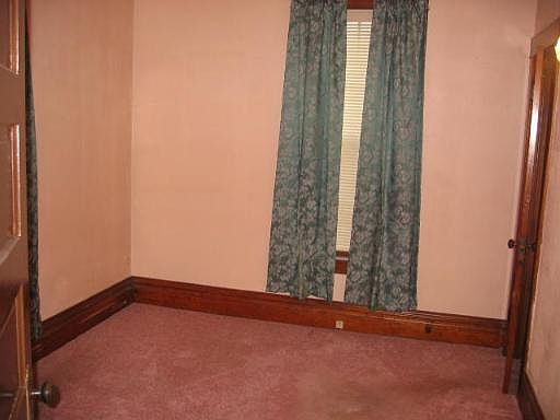 5th image of 109 E Larue St