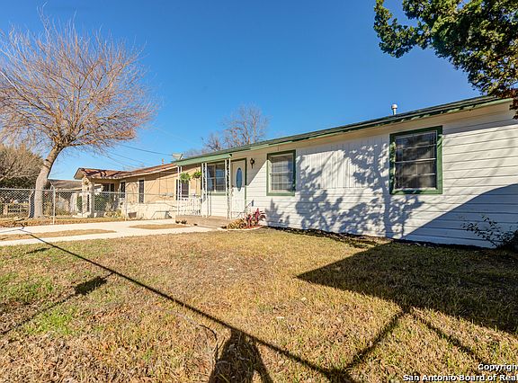 3rd image of 334 La Gloria St
