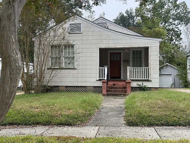 715 Boulevard St — Photo 1