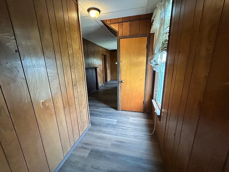 331 S 2nd St — Photo 5