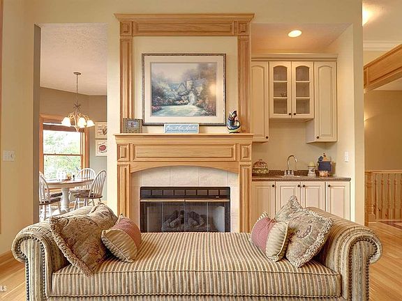 5th image of 24-49 Carriage Hill Ct
