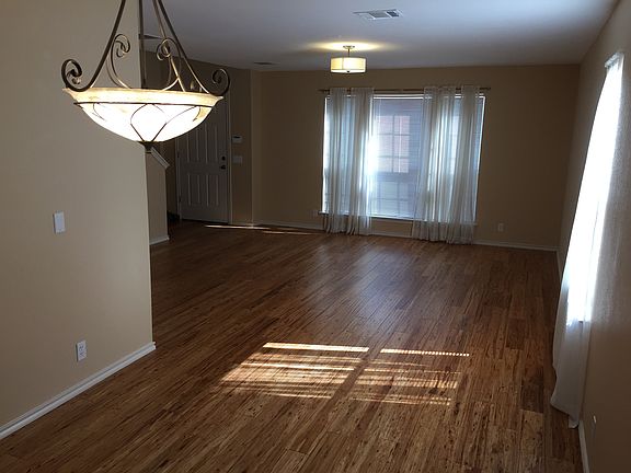 5th image of 400 Bradfield Dr