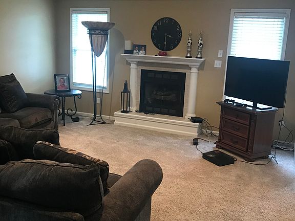 3rd image of 816 Rock Hill Ct
