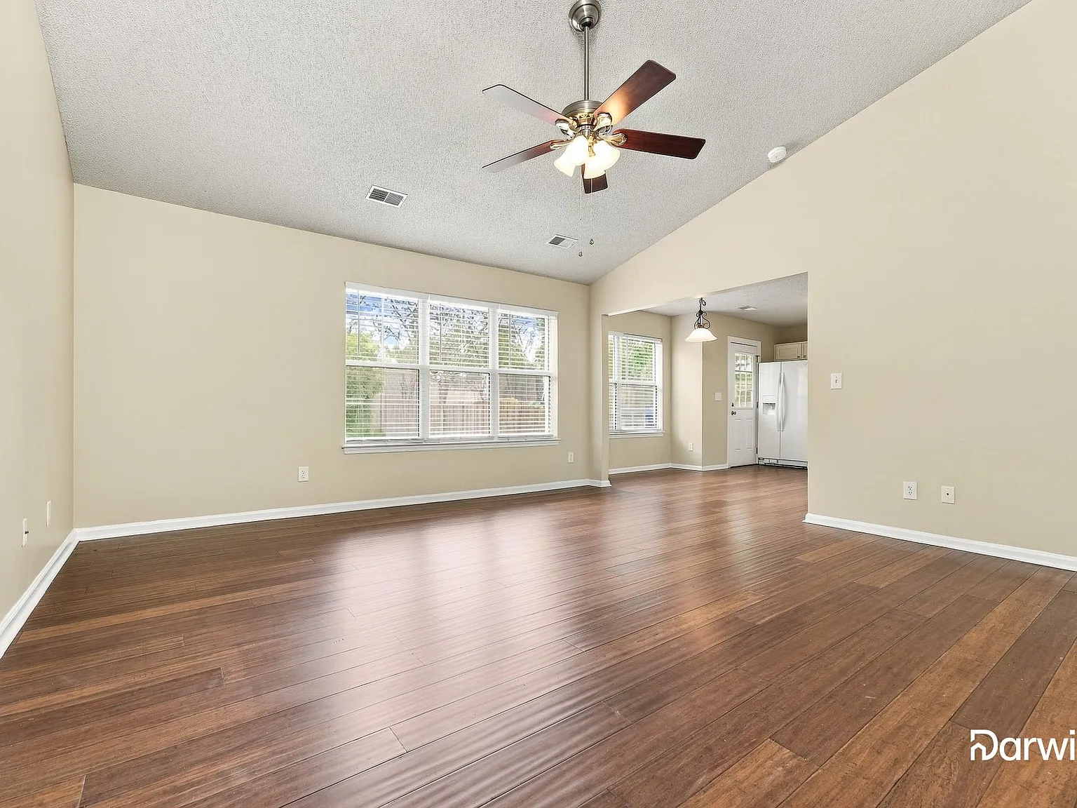 3 bed, 2.0 bath, 1298 sqft, $2,480 — Photo 3