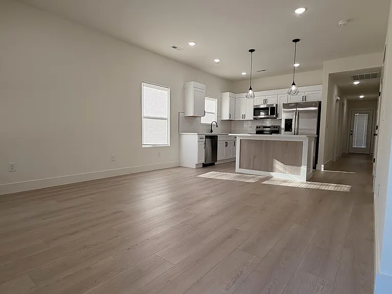 Dogwood Ln — Photo 3