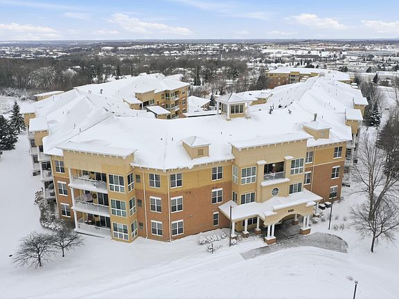 3rd image of 600 Greenhaven Dr APT 213