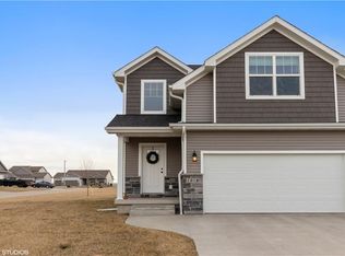 1918 Dogwood Ln, Winterset, IA 50273