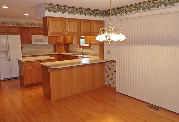 5th image of 1380 N Bordeaux Dr