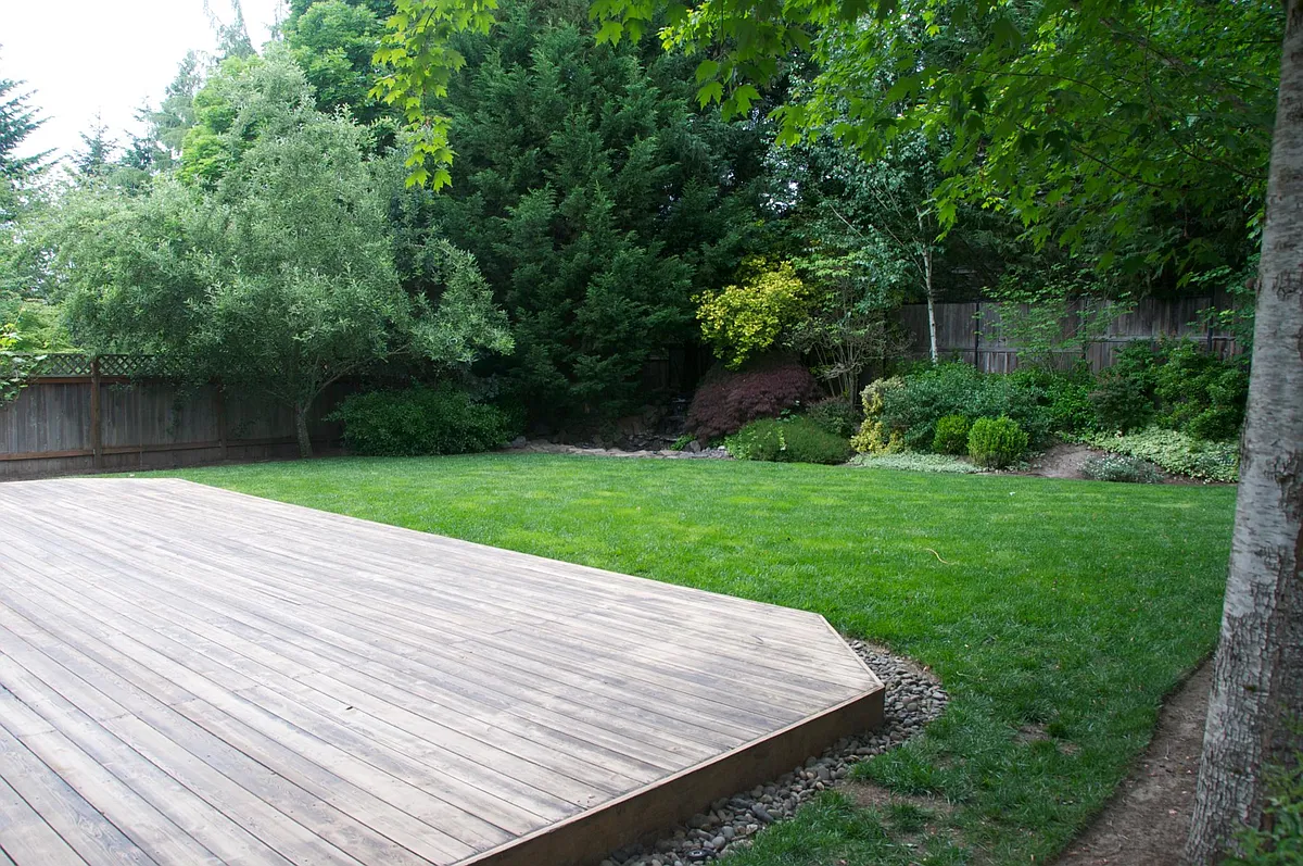View of backyard. - 3921 NW Banff Dr