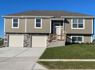 700 Summer Dawn Cir, Belton, MO 64012