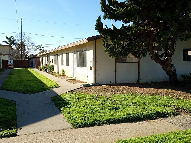 517 N T St #C — Photo 1