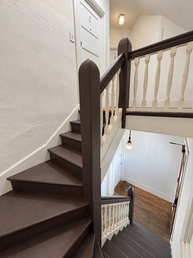 Remodeled Craftsman Style Apartment — Photo 1