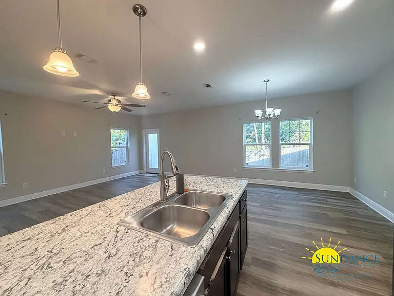 196 Johnson Ct — Photo 6