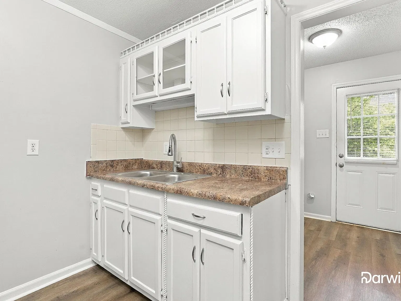 3 bed, 2.0 bath, 1411 sqft, $1,595 — Photo 3