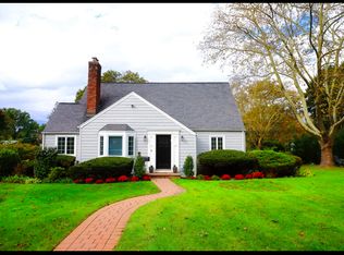 1 High Hollow Rd, East Hills, NY 11577