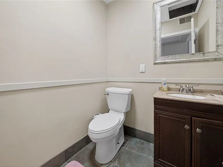 447 E Washington St — Photo 16