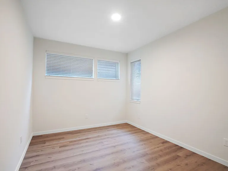 Ellie Jean Apartments — Photo 27
