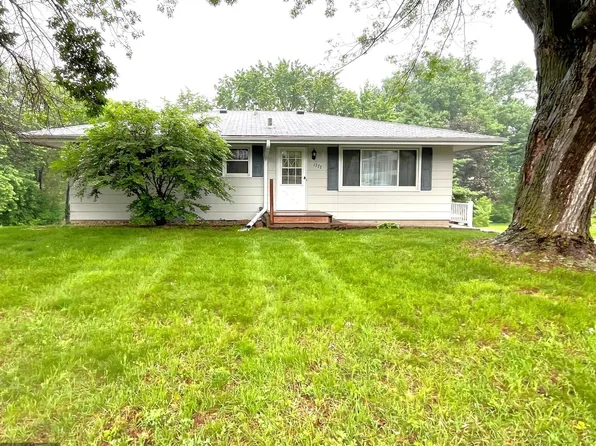 1277 Shakopee Ave E, Shakopee, MN 55379