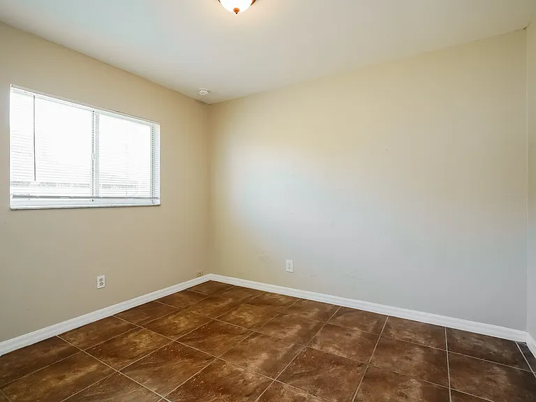 218 SW 11th Ave — Photo 13