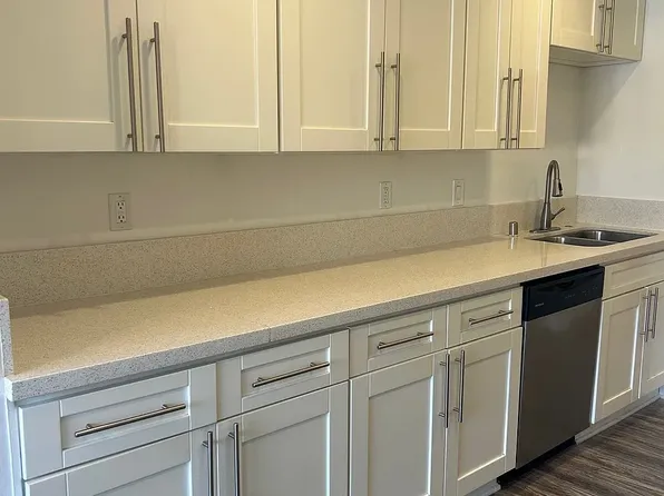 Glenoaks Apartments