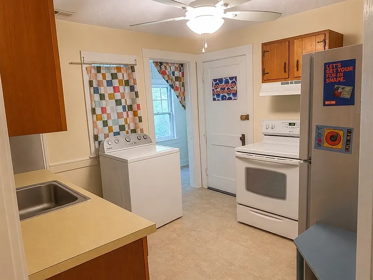 59 Rowe St #2 — Photo 9